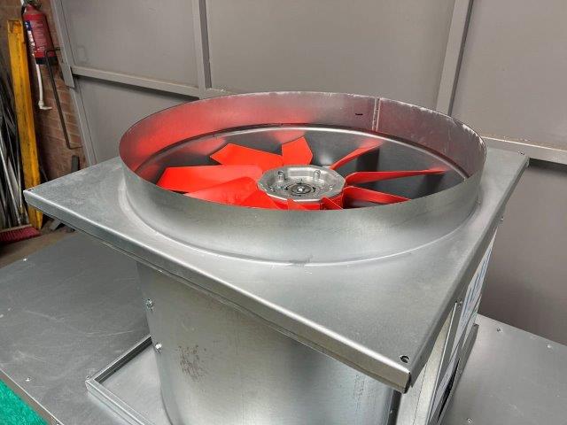 Bifurcated fat builted in spraybooth extraction chest